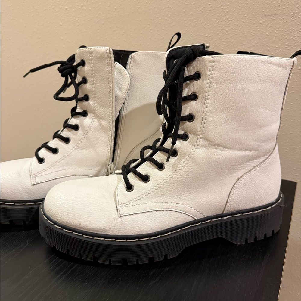 Sincerely Jules Harley White Combat Boots Size 10 Lug Sole Platform